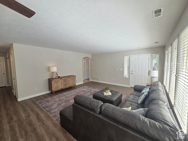 Photo 7 for MLS #2094142 at 1118 W Autumn Leaf Ln