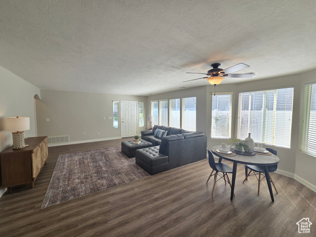 Photo 5 for MLS #2094142 at 1118 W Autumn Leaf Ln