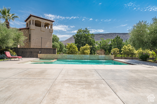 Photo 37 for MLS #2094184 at 557 S Woods View Cir
