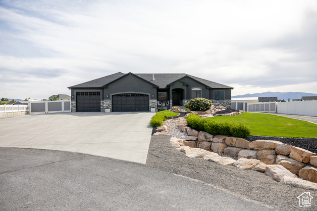 Photo 3 for MLS #2094221 at 4311 N Diamond Ln