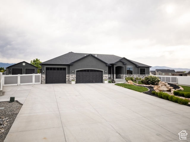 Photo 8 for MLS #2094221 at 4311 N Diamond Ln