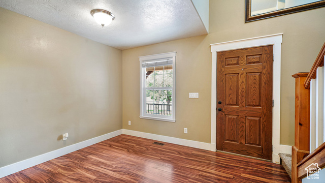 Photo 5 for MLS #2094384 at 332 W Hillside Dr