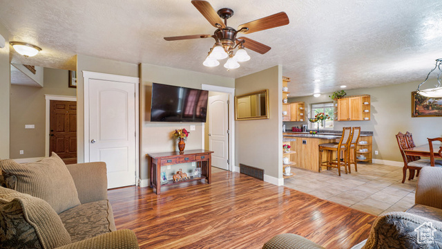 Photo 7 for MLS #2094384 at 332 W Hillside Dr