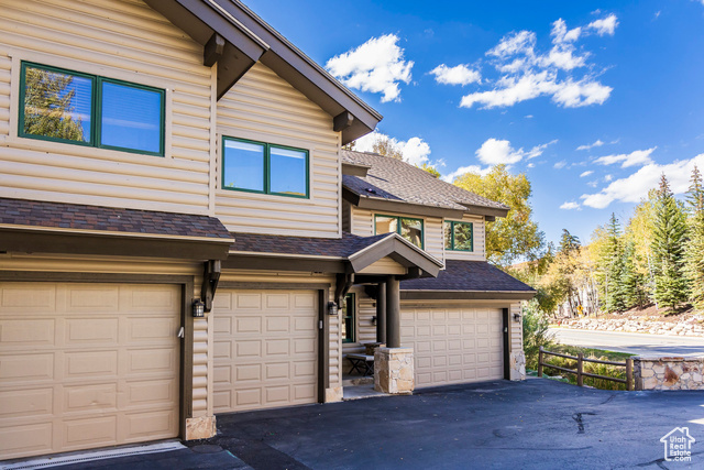 Photo 22 for MLS #2094445 at 690 Deer Valley Dr #11