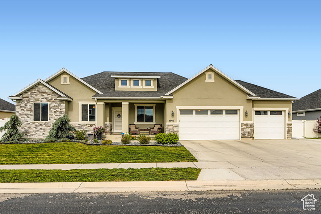 4909 N Cliffrose Dr
