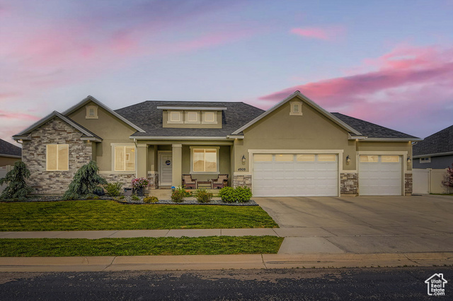 4909 N Cliffrose Dr