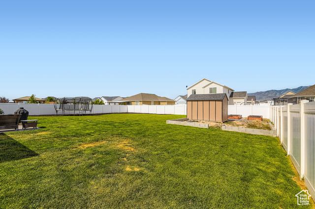 4909 N Cliffrose Dr