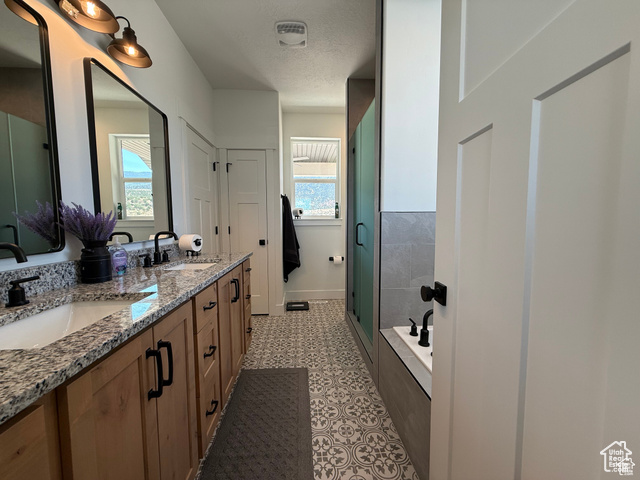 Photo 11 for MLS #2094545 at 405 E Sabra Way #101