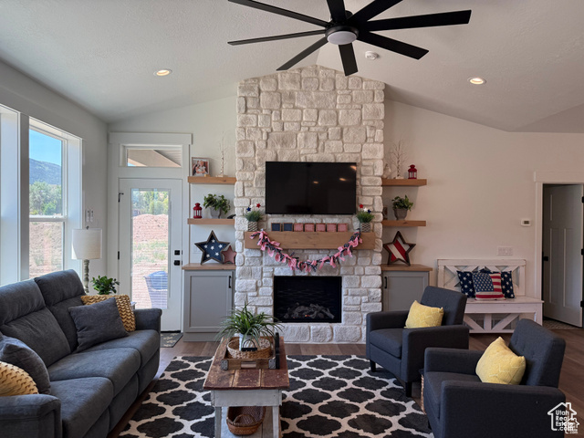 Photo 4 for MLS #2094545 at 405 E Sabra Way #101