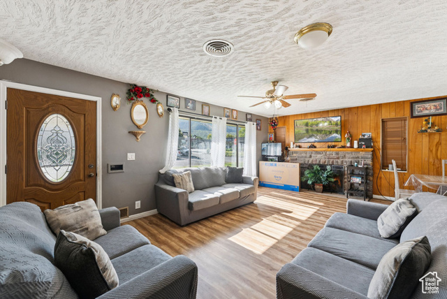 Photo 4 for MLS #2094691 at 3035 Brinker Ave