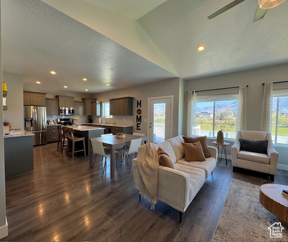 Photo 6 for MLS #2094758 at 3140 S Straight St