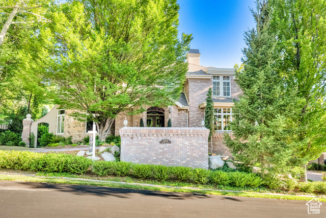 Photo 3 for MLS #2094775 at 2058 E Oak Manor Dr