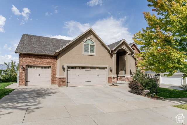 Photo 2 for MLS #2095141 at 1229 Grandview Dr