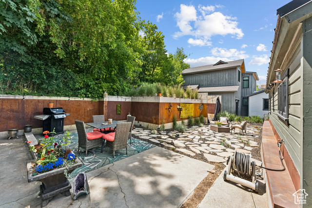Photo 29 for MLS #2095169 at 1439 Woodside Ave