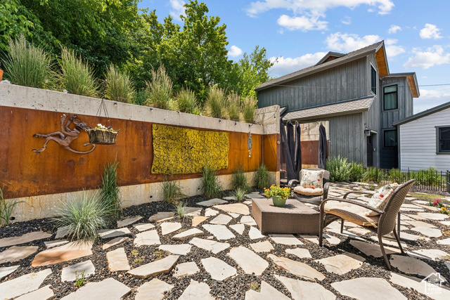 Photo 36 for MLS #2095169 at 1439 Woodside Ave