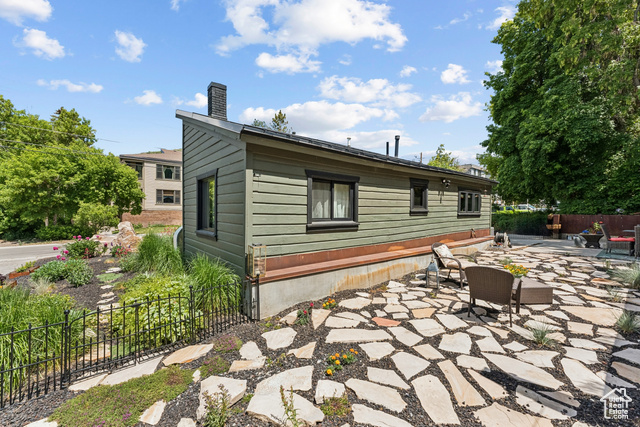Photo 40 for MLS #2095169 at 1439 Woodside Ave