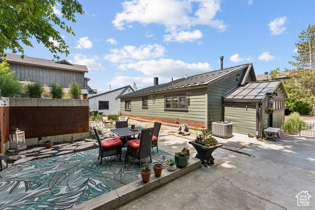 Photo 41 for MLS #2095169 at 1439 Woodside Ave