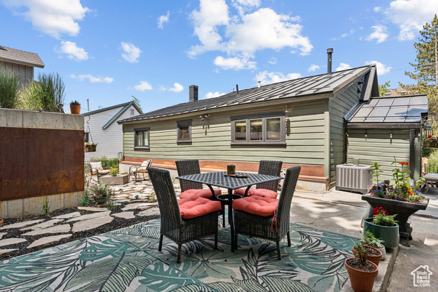 Photo 31 for MLS #2095169 at 1439 Woodside Ave