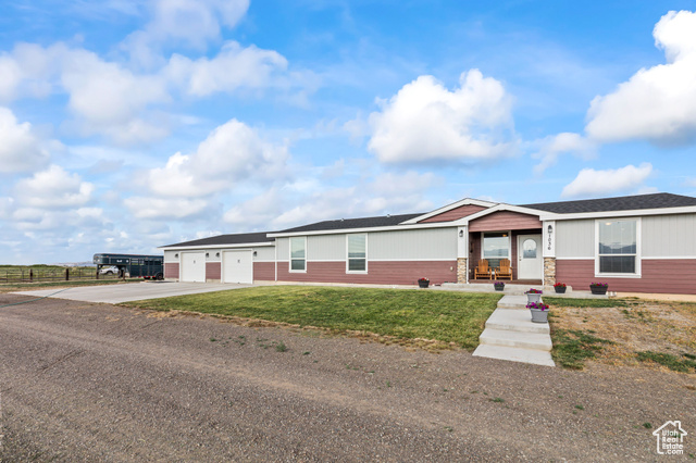 Photo 3 for MLS #2095220 at 1036 E Airport Rd