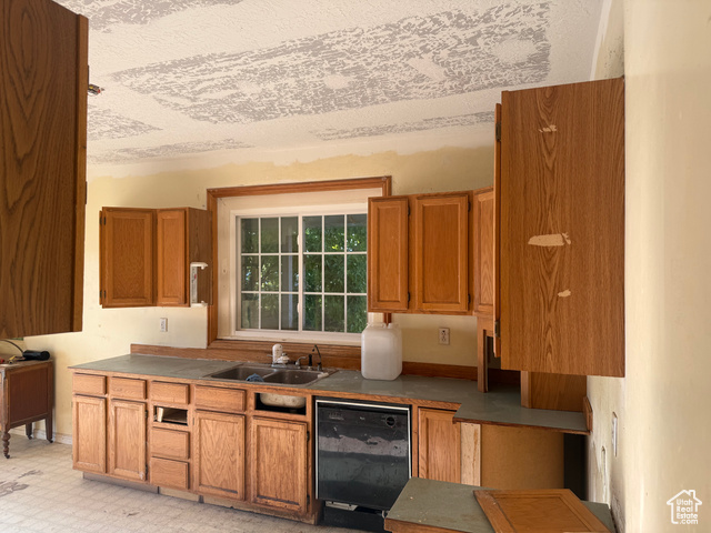 Photo 9 for MLS #2095311 at 111 E Center