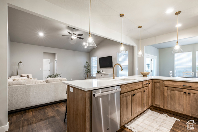 Photo 19 for MLS #2095324 at 1042 W Shoreline Dr