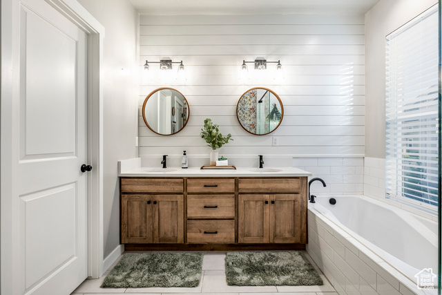 Photo 5 for MLS #2095324 at 1042 W Shoreline Dr