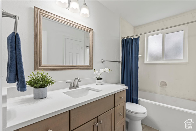 Photo 5 for MLS #2095470 at 3832 S Danbury Cir