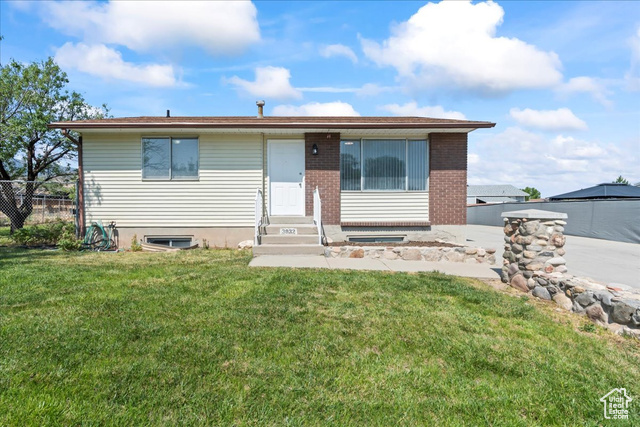 3832 S DANBURY CIR, Magna UT 84044