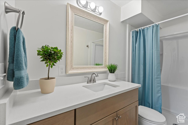 Photo 6 for MLS #2095470 at 3832 S Danbury Cir