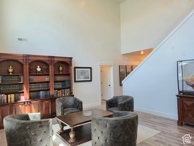 Photo 5 for MLS #2095755 at 352 W Ropelato Dr