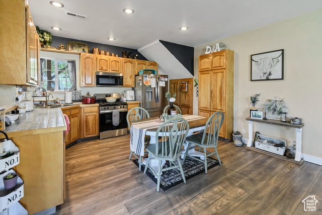 Photo 11 for MLS #2095885 at 340 N Main St