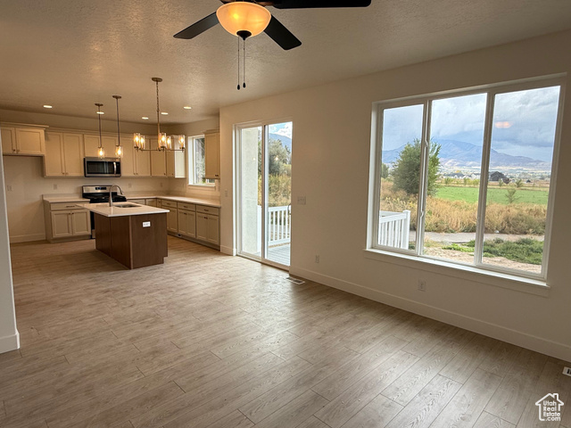 Photo 3 for MLS #2096028 at 406 E Luna Cir #61