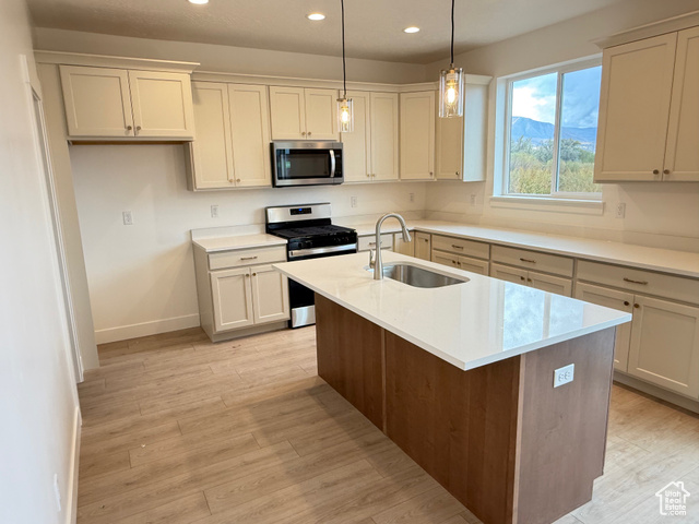 Photo 2 for MLS #2096028 at 406 E Luna Cir #61