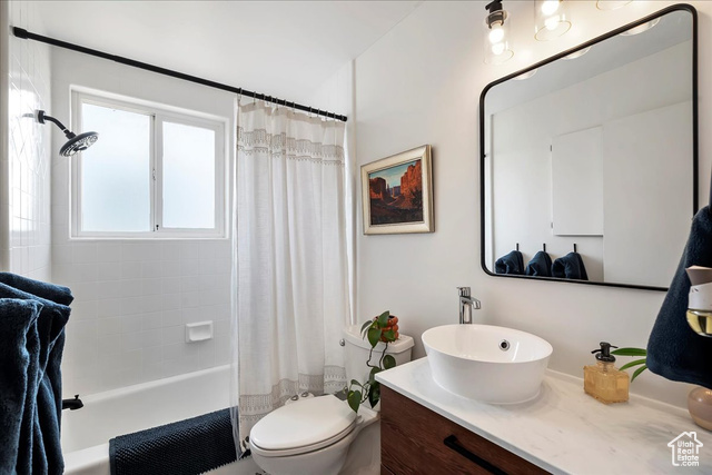 Photo 7 for MLS #2096139 at 3385 W Florlita Ave