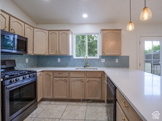 Photo 6 for MLS #2096188 at 209 Country Club Dr