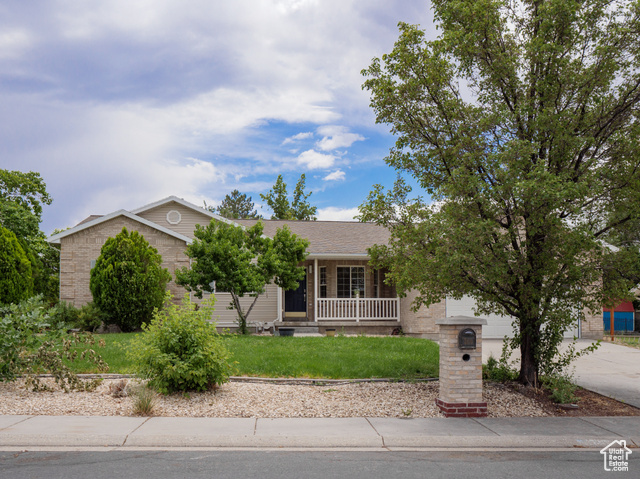 Photo 3 for MLS #2096188 at 209 Country Club Dr