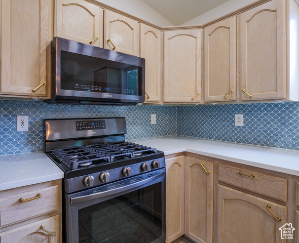 Photo 5 for MLS #2096188 at 209 Country Club Dr