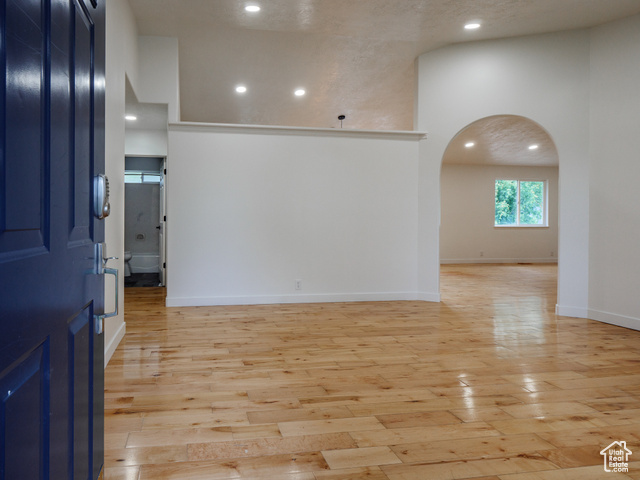 Photo 10 for MLS #2096188 at 209 Country Club Dr