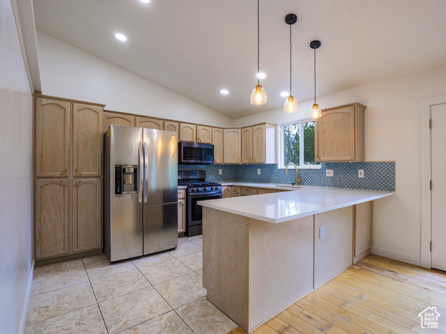 Photo 4 for MLS #2096188 at 209 Country Club Dr