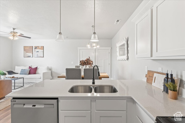 Photo 8 for MLS #2096196 at 1806 W Newcastle Ln #203