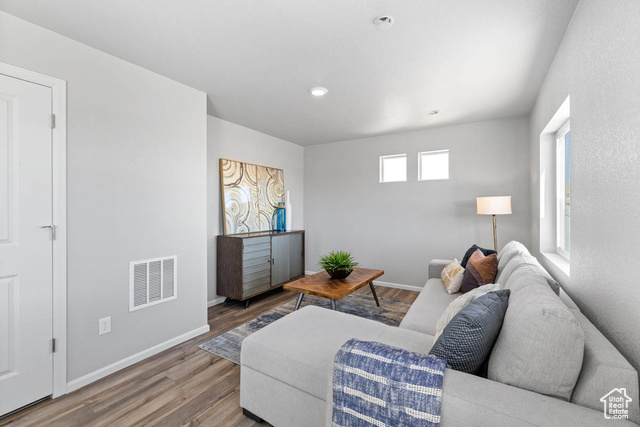 Photo 3 for MLS #2096313 at 352 N Broadway Dr #1015