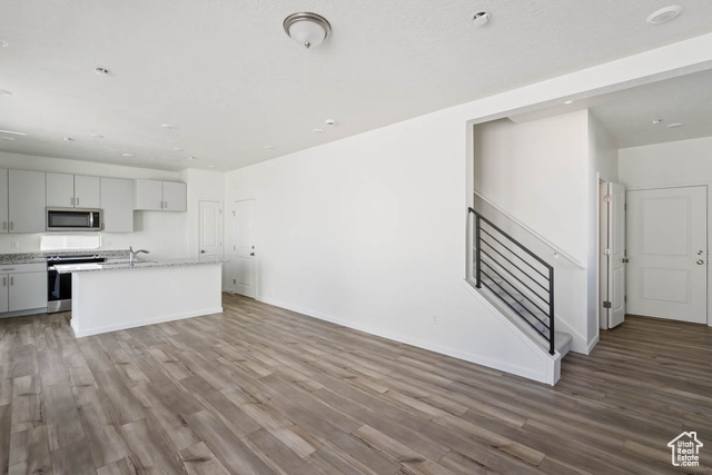 Photo 4 for MLS #2096315 at 348 N Broadway Dr #1016