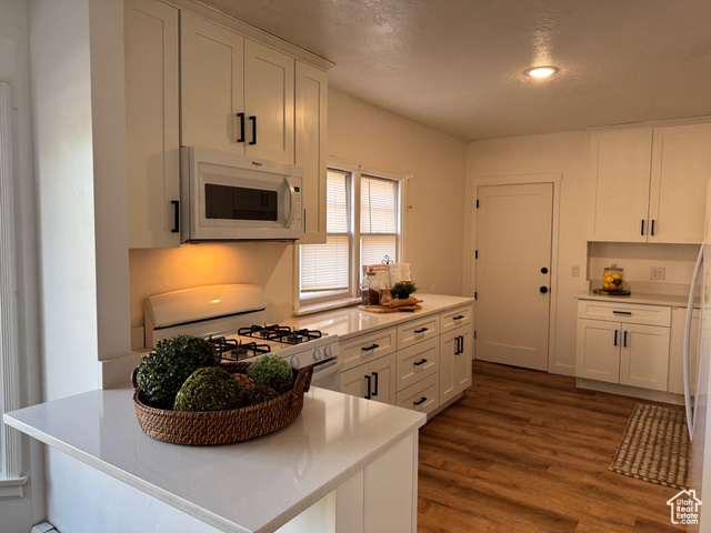 Photo 3 for MLS #2096334 at 220 E Greenwood Ave
