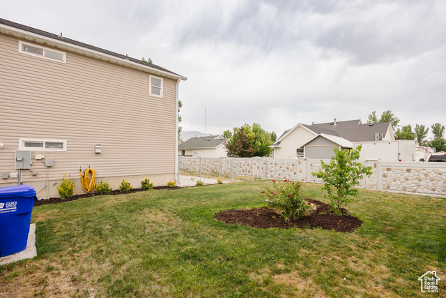 Photo 33 for MLS #2096393 at 1348 E Hawk Way