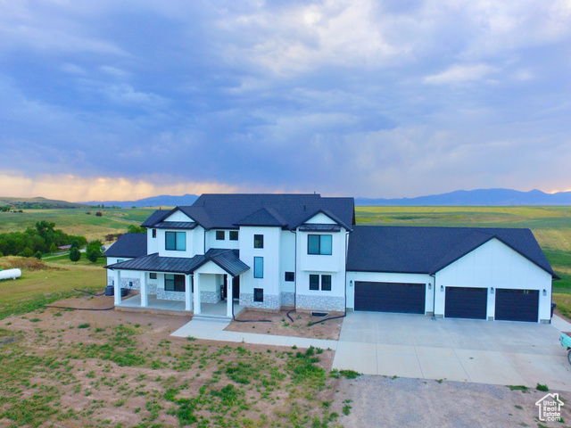 Photo 5 for MLS #2096453 at 2346 Lake Cir