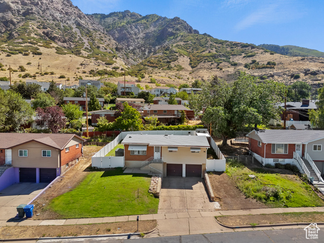 Photo 12 for MLS #2096653 at 446 Robins Ave