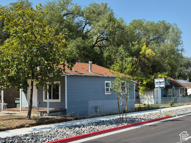 MLS #2096667 - 2001 Jackson Ave