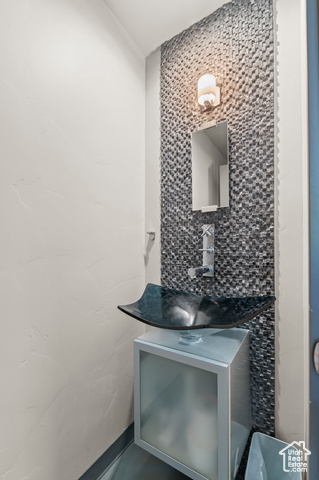 Photo 17 for MLS #2097055 at 105 S Crestview Cir