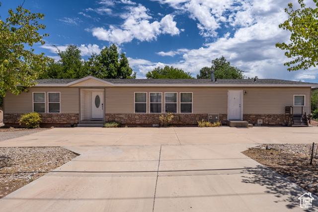 Photo 2 for MLS #2097236 at 975 S 400 East