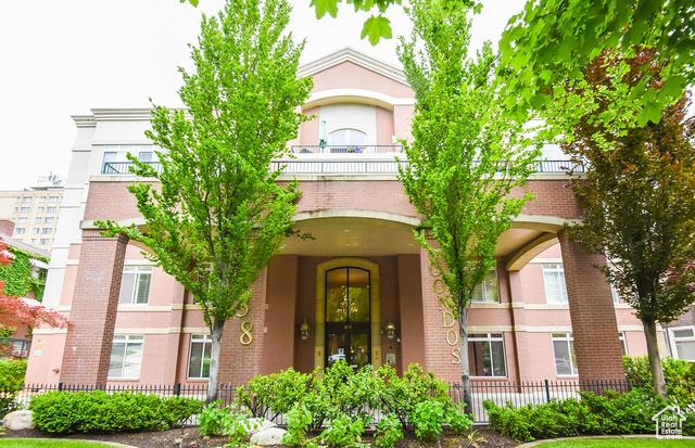 Photo 2 for MLS #2097330 at 838 E South Temple St #303